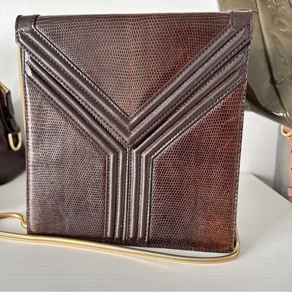 Like this post to be notified when I’m live! 💕🫶🏻 - Picture 5 of 12